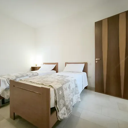 Holiday home Trilocale Dafne 2 In Centro Citta In Salento *